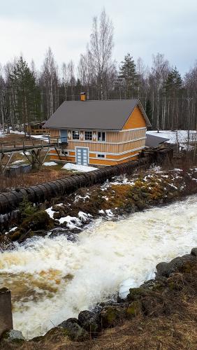 galleria-koski-kuohuu